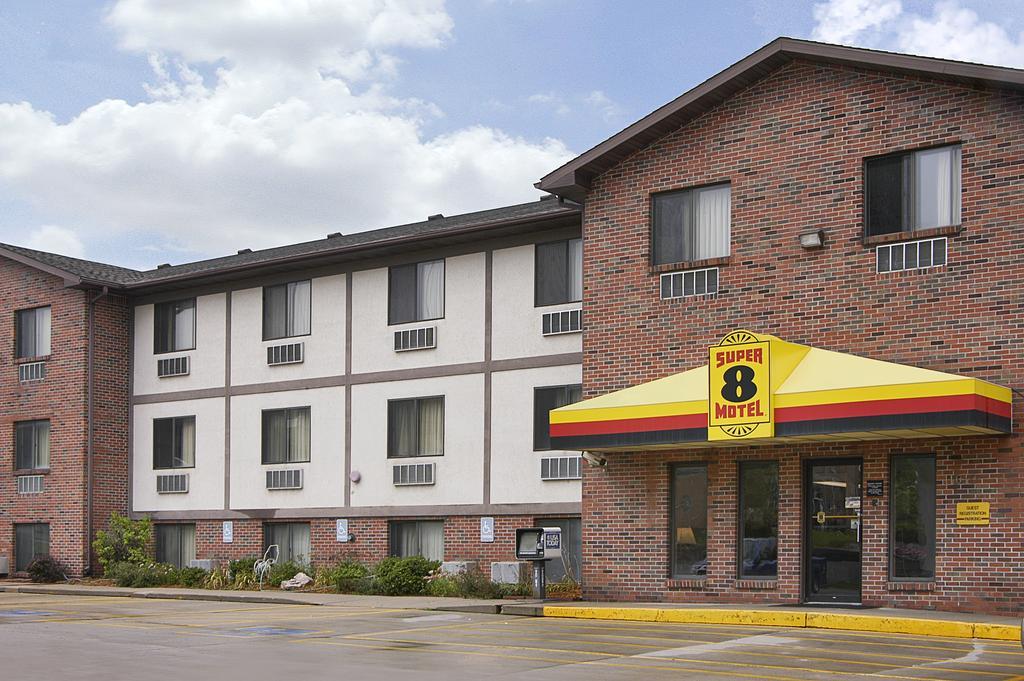Super 8 By Wyndham Omaha/West Dodge Motel Exterior foto