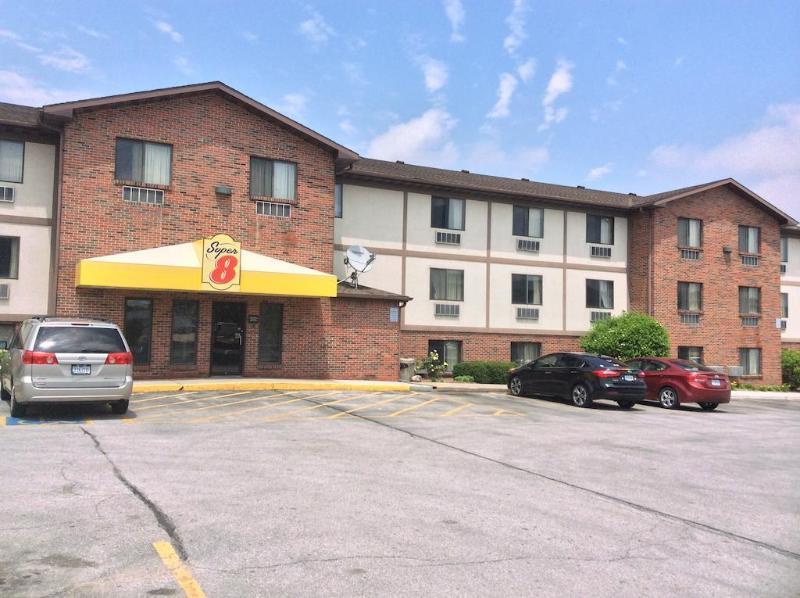 Super 8 By Wyndham Omaha/West Dodge Motel Exterior foto