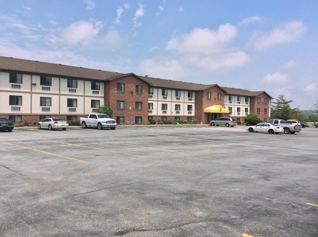 Super 8 By Wyndham Omaha/West Dodge Motel Exterior foto